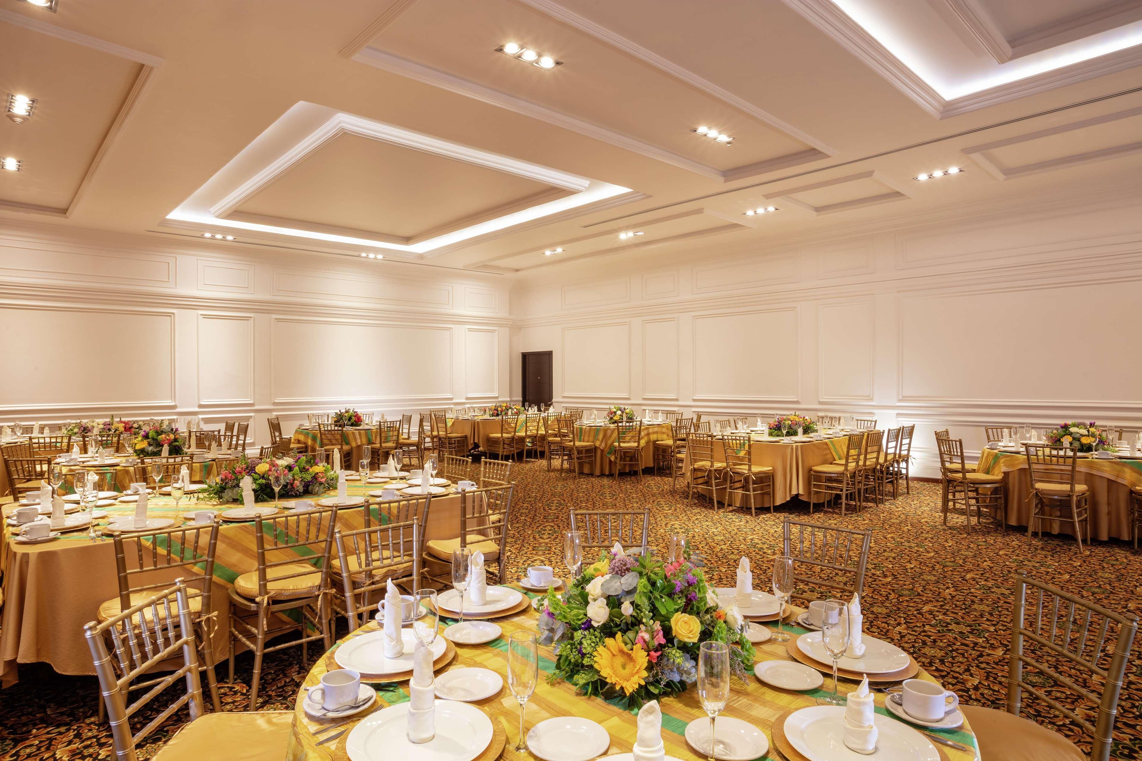 Doubletree By Hilton Toluca Hotel Exterior foto
