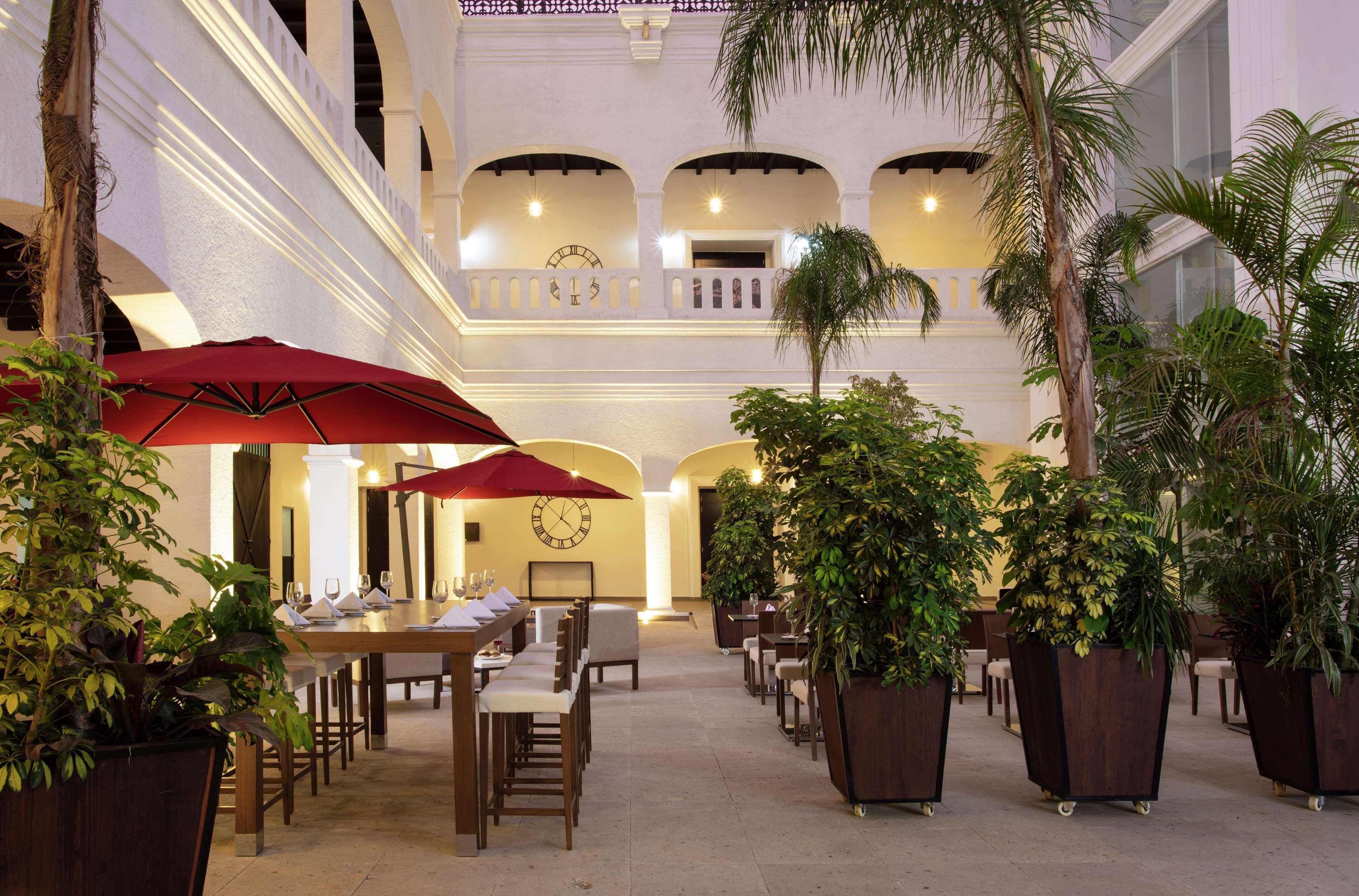Doubletree By Hilton Toluca Hotel Exterior foto
