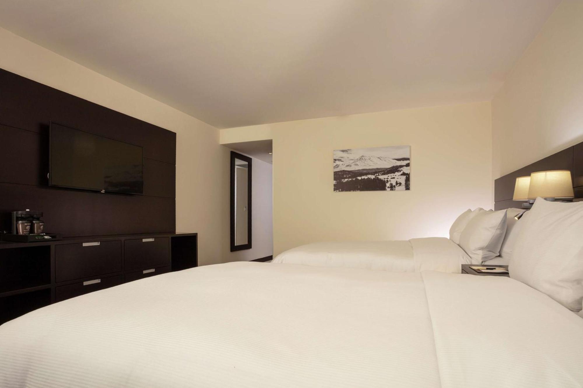 Doubletree By Hilton Toluca Hotel Exterior foto