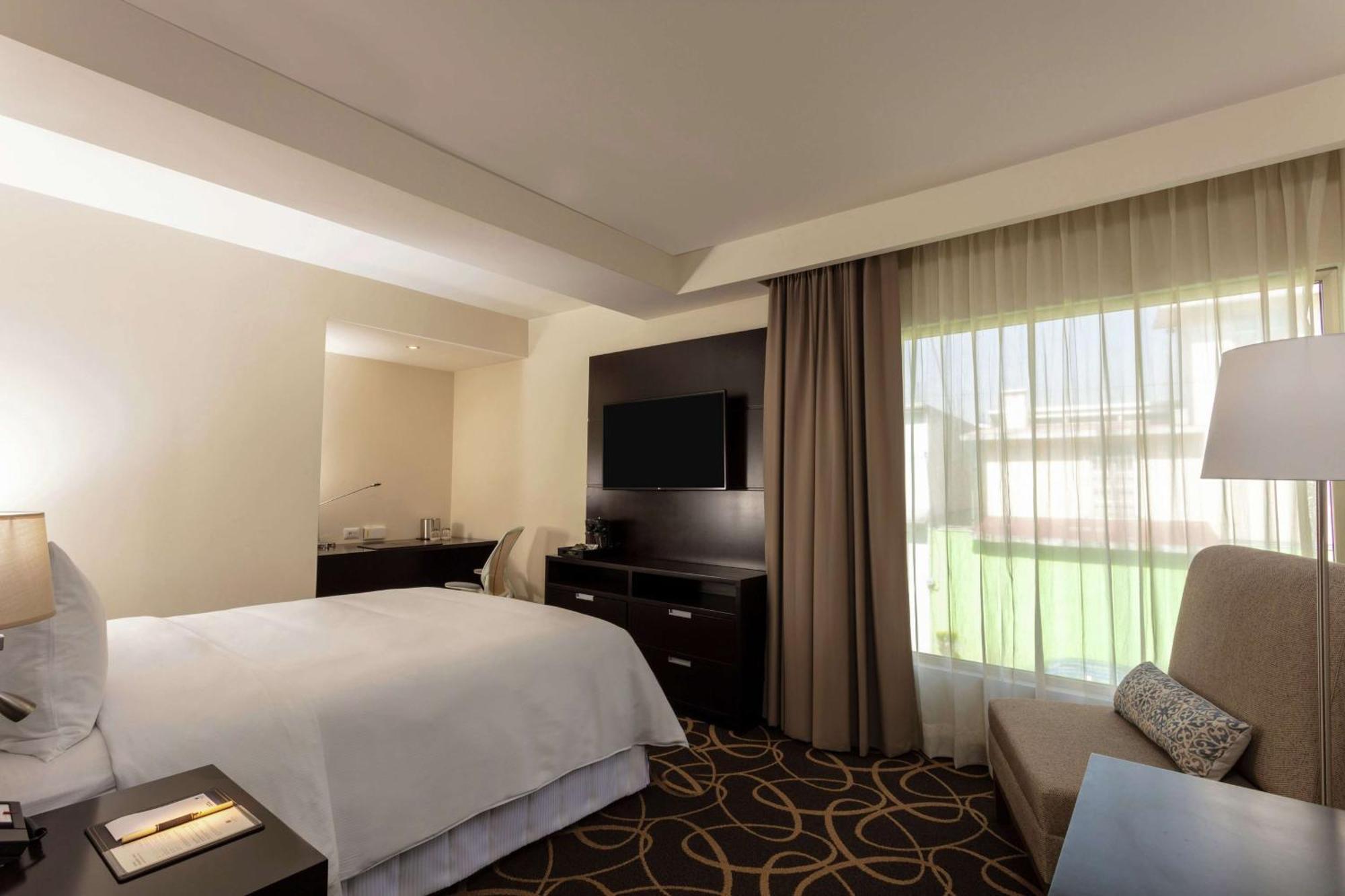 Doubletree By Hilton Toluca Hotel Exterior foto