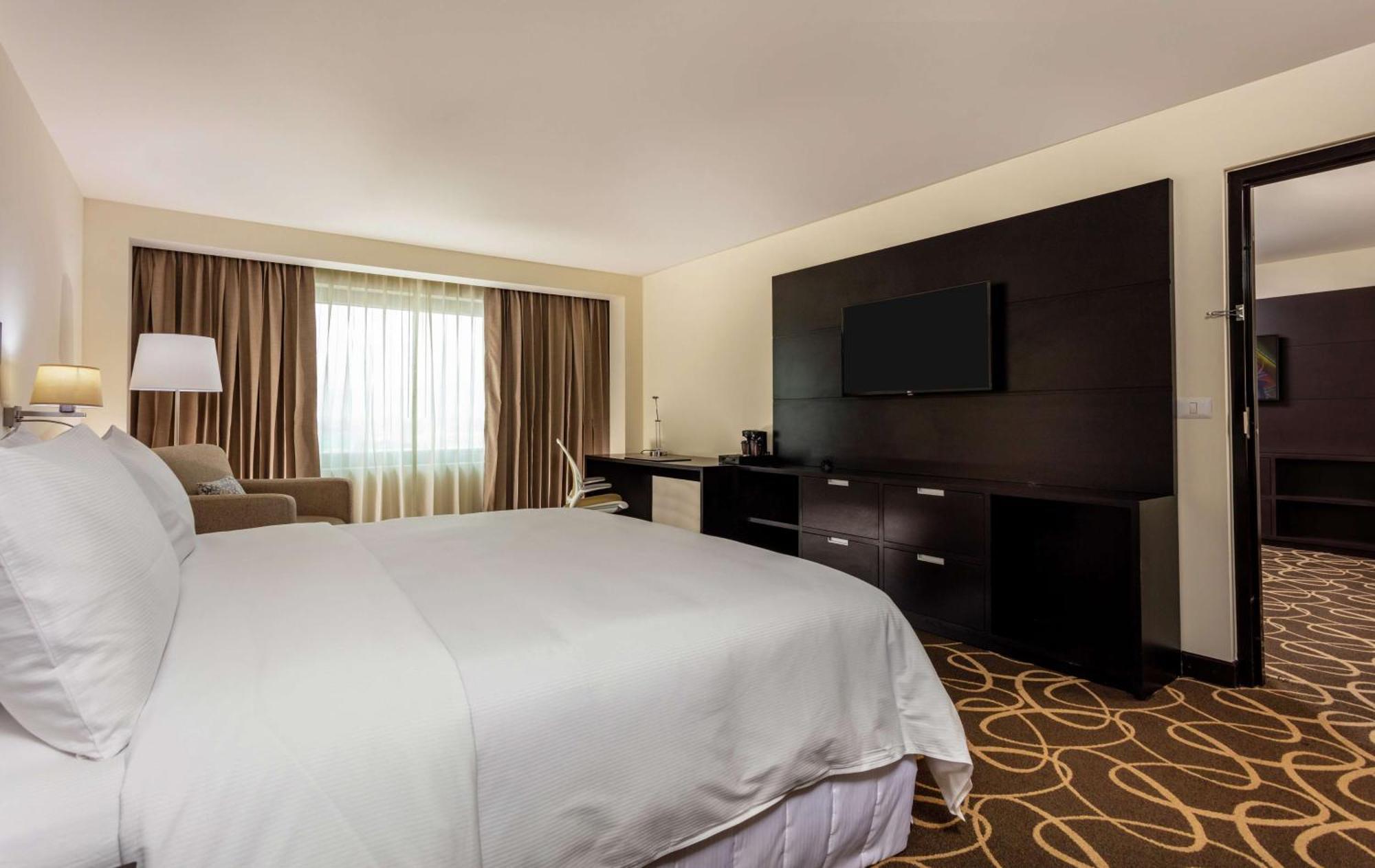 Doubletree By Hilton Toluca Hotel Exterior foto