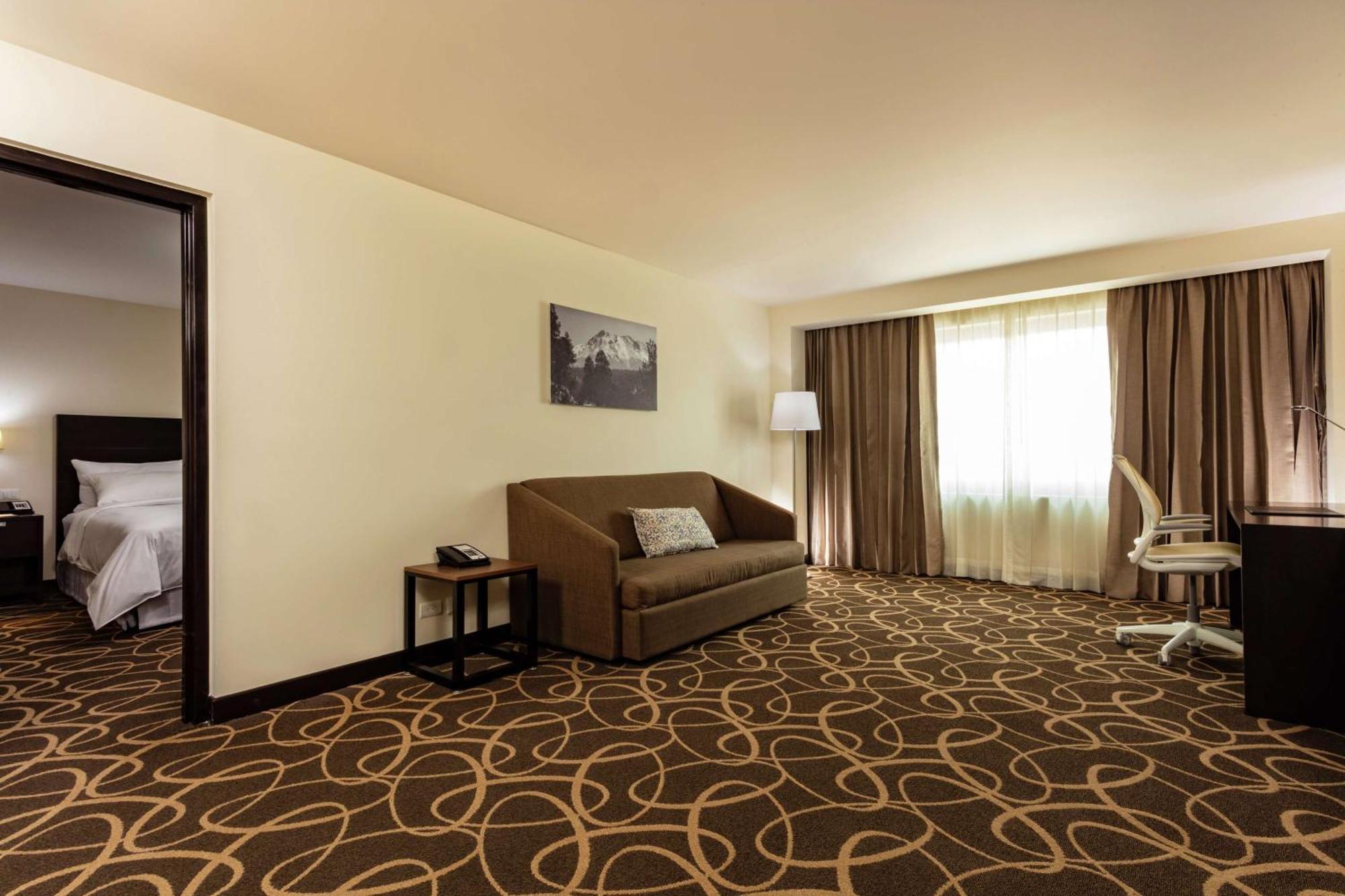 Doubletree By Hilton Toluca Hotel Exterior foto