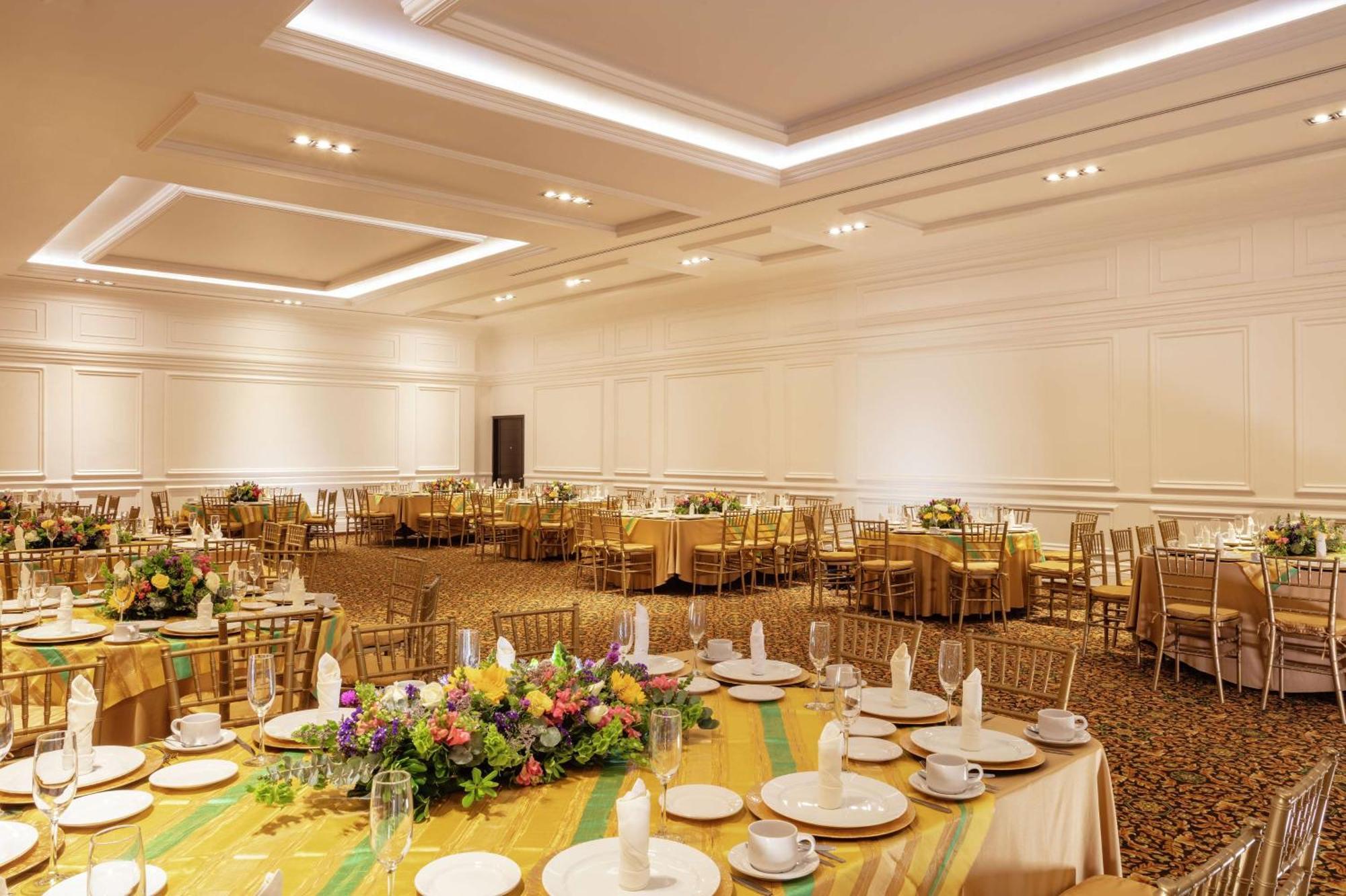 Doubletree By Hilton Toluca Hotel Exterior foto