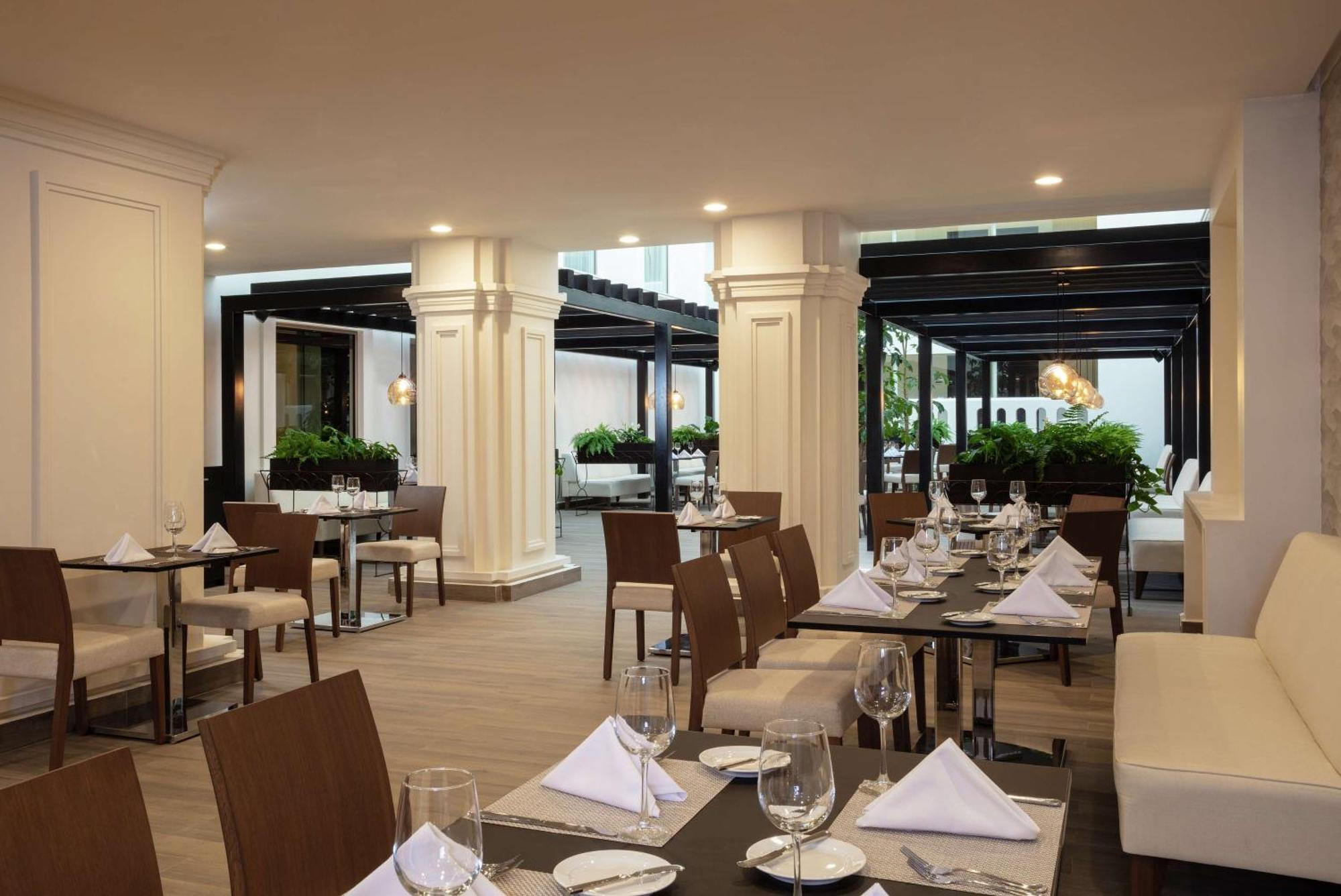 Doubletree By Hilton Toluca Hotel Exterior foto